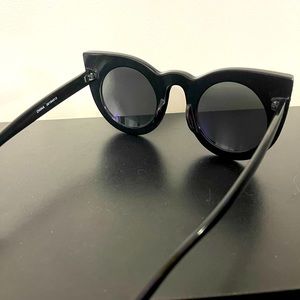 Cat look black sunglasses